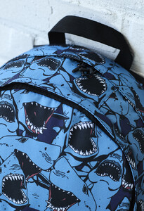 Фото - Яркий рюкзак с принтом акул Staff 18L shark - Men box