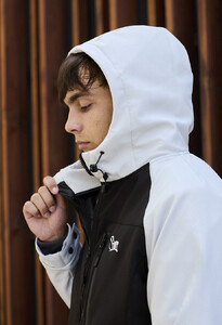 Фото - Черно-белая куртка Staff soft shell mo white & black - Men box