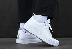 Фото - Универсальные белые кроссовки Staff all white - Men box