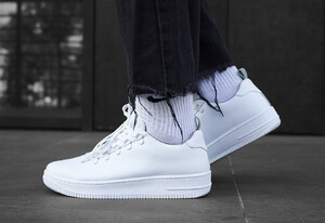 Фото - Универсальные белые кроссовки Staff all white - Men box