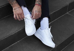 Фото - Универсальные белые кроссовки Staff all white - Men box
