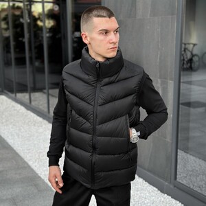 Фото - Демісезонна жилетка Pobedov Puffer чорного кольору - Men box