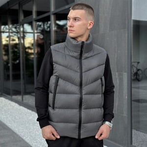 Фото - Утеплена жилетка Pobedov Puffer темно-сірого кольору - Men box