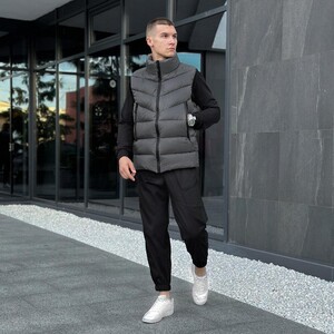 Фото - Утеплена жилетка Pobedov Puffer темно-сірого кольору - Men box