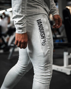 Фото - Мужской костюм для спорта от бренда VQH серого цвета - Men box