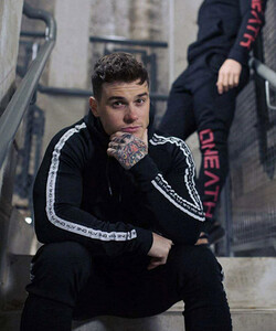 Фото - Чоловічий базовий костюм від Alpha чорного кольору - Men box