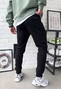 Фото - Универсальные черные спортивки Staff wol black - Men box