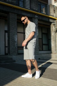 Фото - Однотонный повседневный костюм Intruder Player в сером цвете - Men box