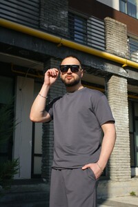 Фото - Темно-серый мужской костюм от бренда Intruder Player - Men box