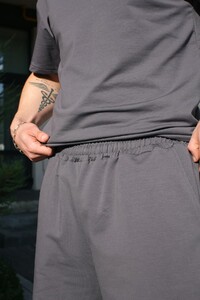 Фото - Темно-серый мужской костюм от бренда Intruder Player - Men box