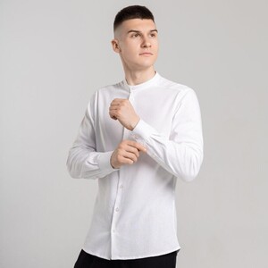 Фото - Однотонная рубашка для мужчин Pobedov Orion белого цвета - Men box