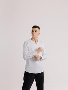 Фото - Однотонна чоловіча сорочка Pobedov Horizon білого кольору - Men box