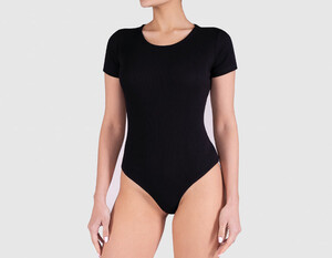 Фото - Однотонное женское боди от бренда Sammy Icon в черном цвете - Men box