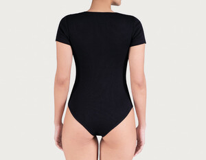 Фото - Однотонное женское боди от бренда Sammy Icon в черном цвете - Men box