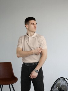 Фото - Однотонне чоловіче поло футболка Pobedov Royal бежевого кольору - Men box