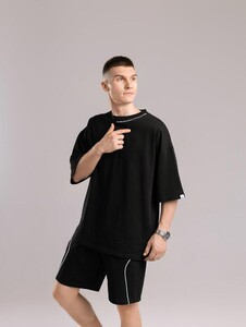 Фото - Універсальна чоловіча футболка Pobedov Onyx в чорному кольорі - Men box