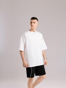 Фото - Універсальна оверсайз футболка Pobedov Onyx молочного кольору - Men box