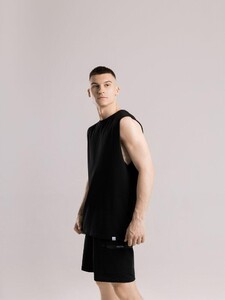 Фото - Однотонна чоловіча майка Pobedov Core чорного кольору - Men box