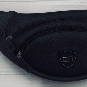 Фото - Бананка из перфорированного кожзама черного цвета - Men box