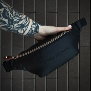 Фото - Бананка унисекс черного цвета с тисненым логотипом - Men box
