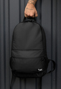Фото - Однотонный городской рюкзак Staff 15L black - Men box