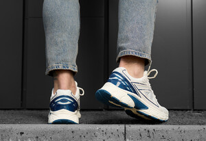 Фото - Молодежные кроссовки для парней Staff beige & navy - Men box