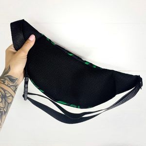 Фото - Поясная сумка бананка Intruder черная с листьями - Men box