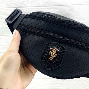 Фото - Бананка мужская из кожзама с гербом "Феррари" черная - Men box