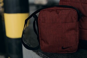 Фото - Спортивна барсетка з вишитим логотипом червоного кольору - Men box