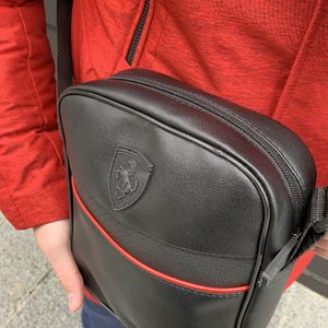 Фото - Сумка мужская из искусственной кожи Ferrari. Цвет: черный - Men box