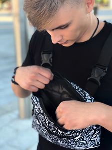 Фото - Чоловіча нагрудна сумка Intrude чорно-біла Bunny - Men box