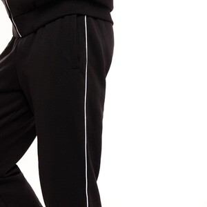 Фото - Универсальный черный костюм от бренда Pobedov Brume - Men box