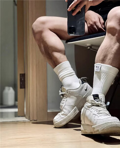 Фото - Чоловічі шкарпетки для спорту від бренду D.M. білого кольору - Men box