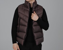 Фото - Мужской шоколадный жилет Pobedov Puffer демисезонный с пуховым наполнителем - Men box