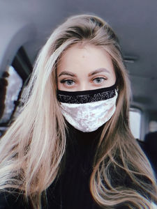 Фото - Жіноча маска з бежевого оксамиту з чорними стразами - Men box