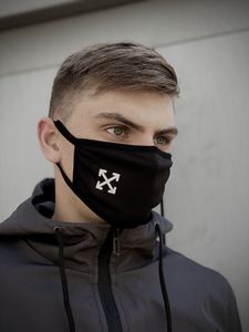 Фото - Тканевая маска с брендовым логотипом. Цвет: черный - Men box