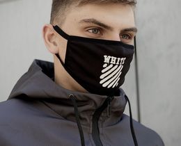 Фото - Маска текстильная многоразовая черная с белым принтом - Men box