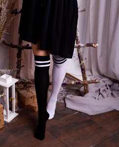 Фото - Высокие носки до колена SOX черного цвета с белыми полосками - Men box