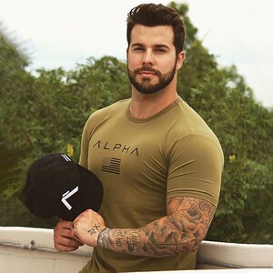 Фото - Футболка в американском стиле Alpha зеленого цвета - Men box