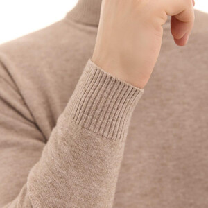 Фото - Класичний чоловічий гольф від Pobedov Neck бежевого кольору - Men box