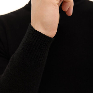 Фото - Повсякденний чоловічий гольф Pobedov Neck чорного кольору - Men box