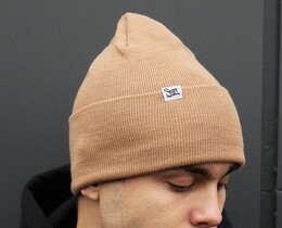 Фото - Однотонная бежевая шапка Staff 11 beige logo long - Men box