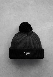 Фото - Черно-серая шапка Staff graphite & black logo pompon - Men box