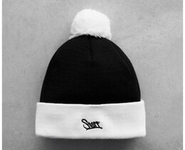 Фото - Черная шапка с белым помпоном Staff black & white logo pompon - Men box