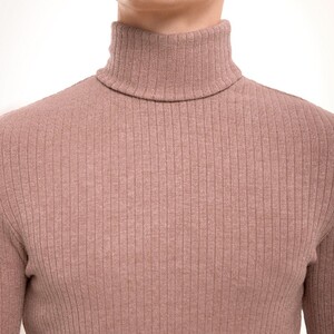 Фото - Гольф для чоловіків від Pobedov Prestige у кольорі мокко - Men box