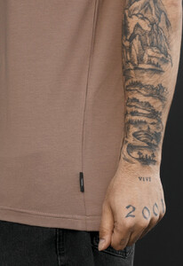 Фото - Мужская футболка с подкатами на рукавах Staff brown - Men box