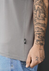 Фото - Чоловіча футболка класичного крою Staff sa gray - Men box