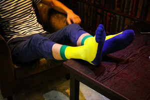 Фото - Носки демисезонные унисекс от Friendly Socks желтого цвета - Men box