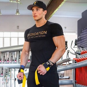 Фото - Спортивная футболка для мужчин от Alpha черного цвета - Men box