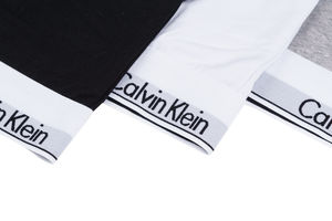 Фото - Комплект женского белья Calvin Klein тройка: топ + двое трусов черного цвета - Men box